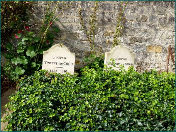 The gravestones of Vincent and Theo.